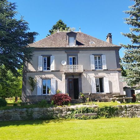 ラ・ブルブール Domaine Les Pradets Bed & Breakfast エクステリア 写真